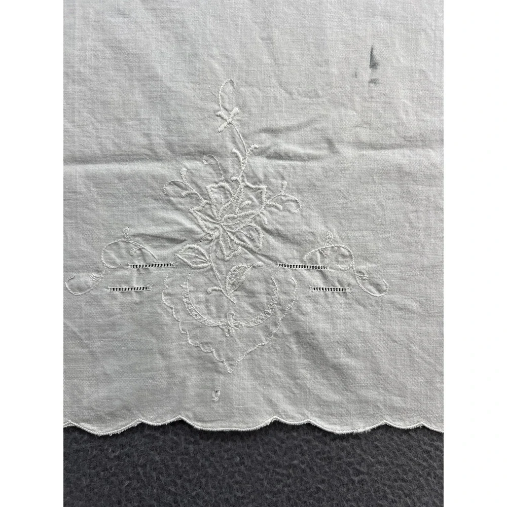 Vintage White Linen Guest Towels Set of 3 Hand Embroidered Floral Scalloped Edge
